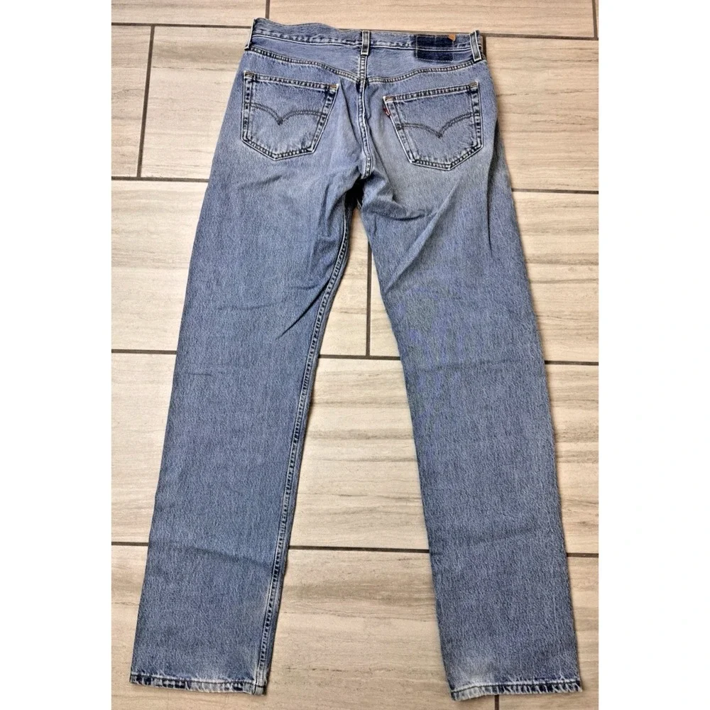 Levis jeans description